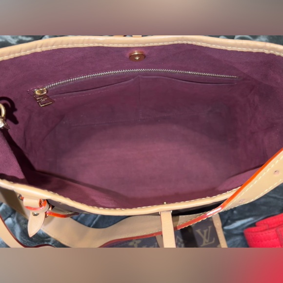 LV Carryall PM Bag - Picture 5 of 17